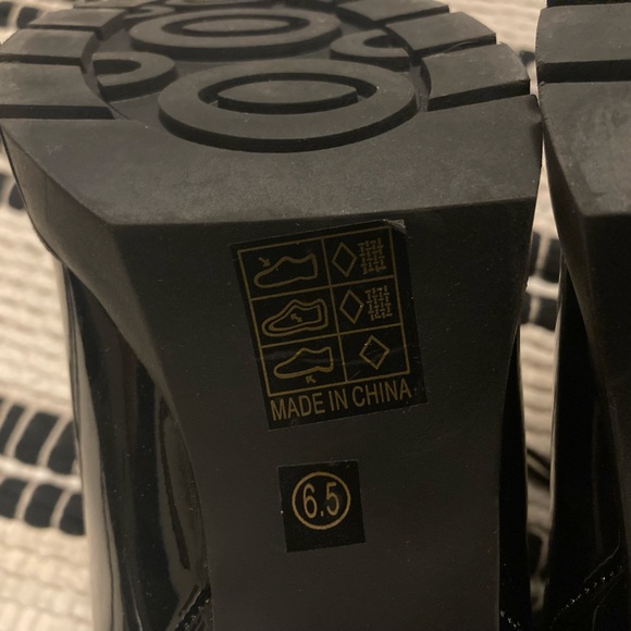 Black 🖤 Booties - Picture 7 of 9